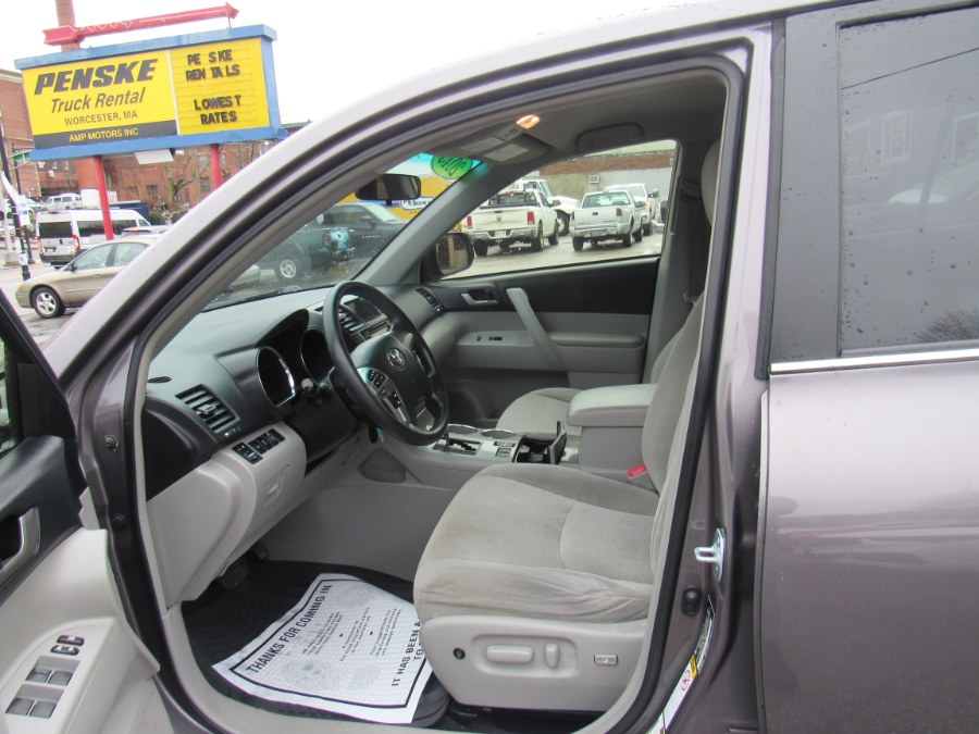 2013 Toyota Highlander Hybrid Base, available for sale in Worcester, Massachusetts | Hilario's Auto Sales Inc.. Worcester, Massachusetts 2013 Toyota Highlander Hybrid Base, available for sale in Worcester, Massachusetts | Hilario's Auto Sales Inc.. Worcester, Massachusetts