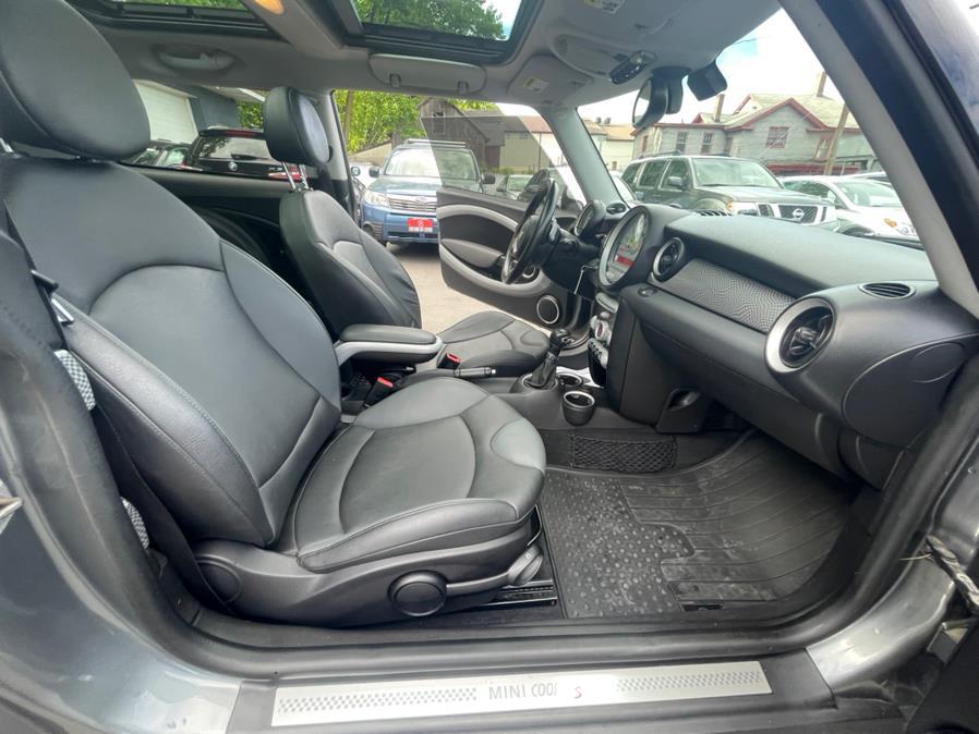 2010 MINI Cooper Hardtop 2dr Cpe S, available for sale in Waterbury, Connecticut | House of Cars LLC. Waterbury, Connecticut