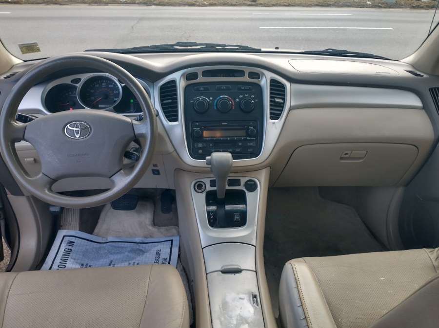 2004 Toyota Highlander 4dr 4-Cyl (SE), available for sale in Elmont, New York | Sunrise of Elmont. Elmont, New York 2004 Toyota Highlander 4dr 4-Cyl (SE), available for sale in Elmont, New York | Sunrise of Elmont. Elmont, New York