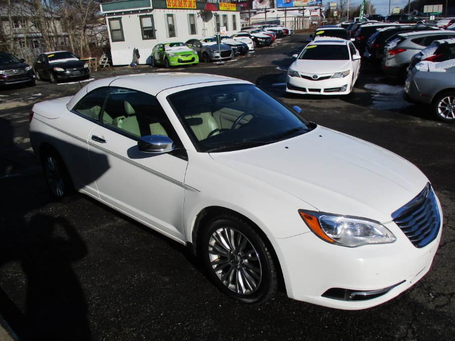 2013 Chrysler 200 2dr Conv Limited, available for sale in Meriden, Connecticut | Cos Central Auto. Meriden, Connecticut 2013 Chrysler 200 2dr Conv Limited, available for sale in Meriden, Connecticut | Cos Central Auto. Meriden, Connecticut