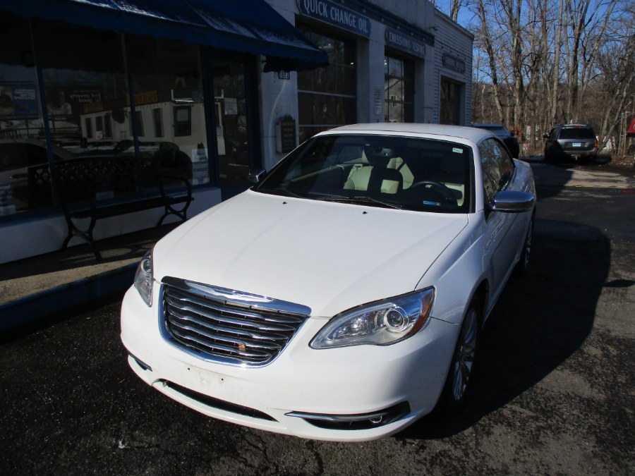 2013 Chrysler 200 2dr Conv Limited, available for sale in Meriden, Connecticut | Cos Central Auto. Meriden, Connecticut 2013 Chrysler 200 2dr Conv Limited, available for sale in Meriden, Connecticut | Cos Central Auto. Meriden, Connecticut