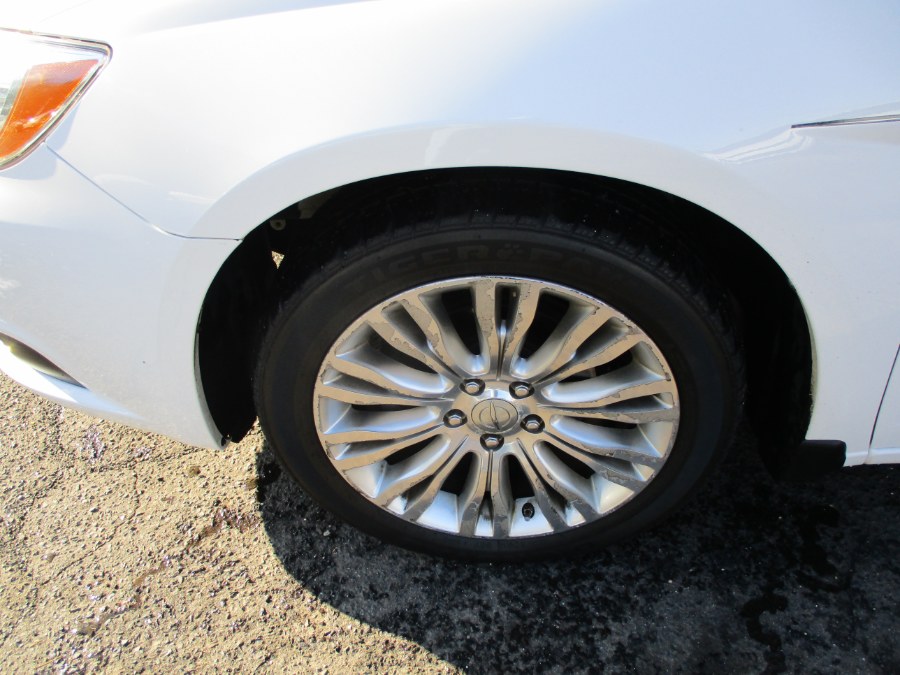 2013 Chrysler 200 2dr Conv Limited, available for sale in Meriden, Connecticut | Cos Central Auto. Meriden, Connecticut 2013 Chrysler 200 2dr Conv Limited, available for sale in Meriden, Connecticut | Cos Central Auto. Meriden, Connecticut