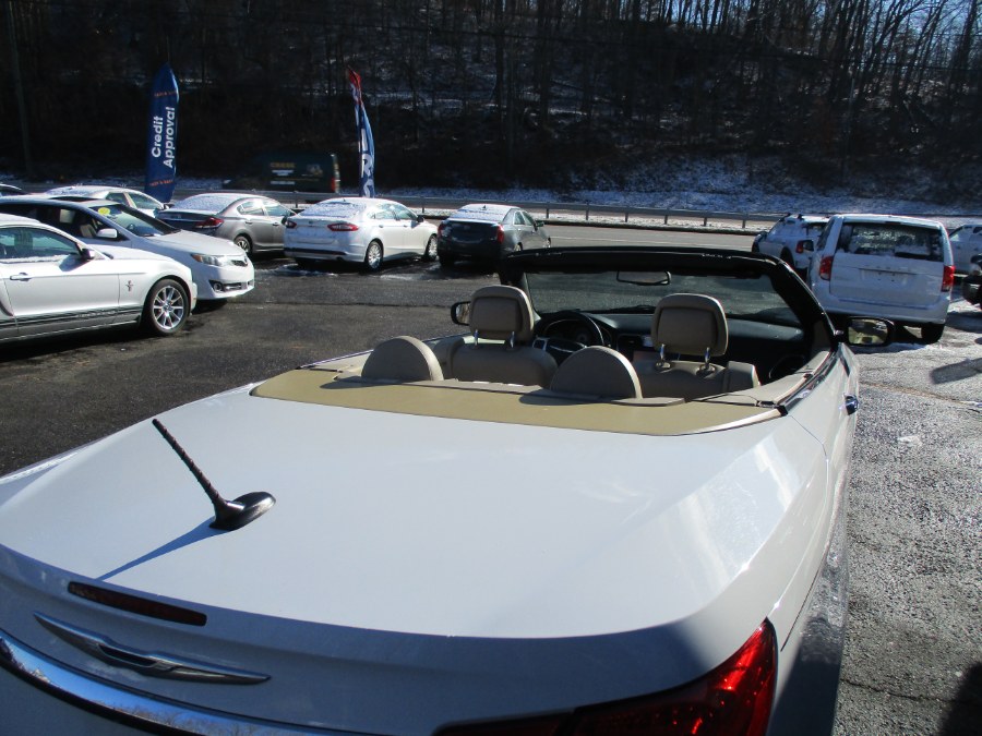2013 Chrysler 200 2dr Conv Limited, available for sale in Meriden, Connecticut | Cos Central Auto. Meriden, Connecticut 2013 Chrysler 200 2dr Conv Limited, available for sale in Meriden, Connecticut | Cos Central Auto. Meriden, Connecticut