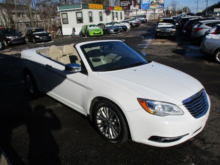 2013 Chrysler 200 2dr Conv Limited, available for sale in Meriden, Connecticut | Cos Central Auto. Meriden, Connecticut 2013 Chrysler 200 2dr Conv Limited, available for sale in Meriden, Connecticut | Cos Central Auto. Meriden, Connecticut