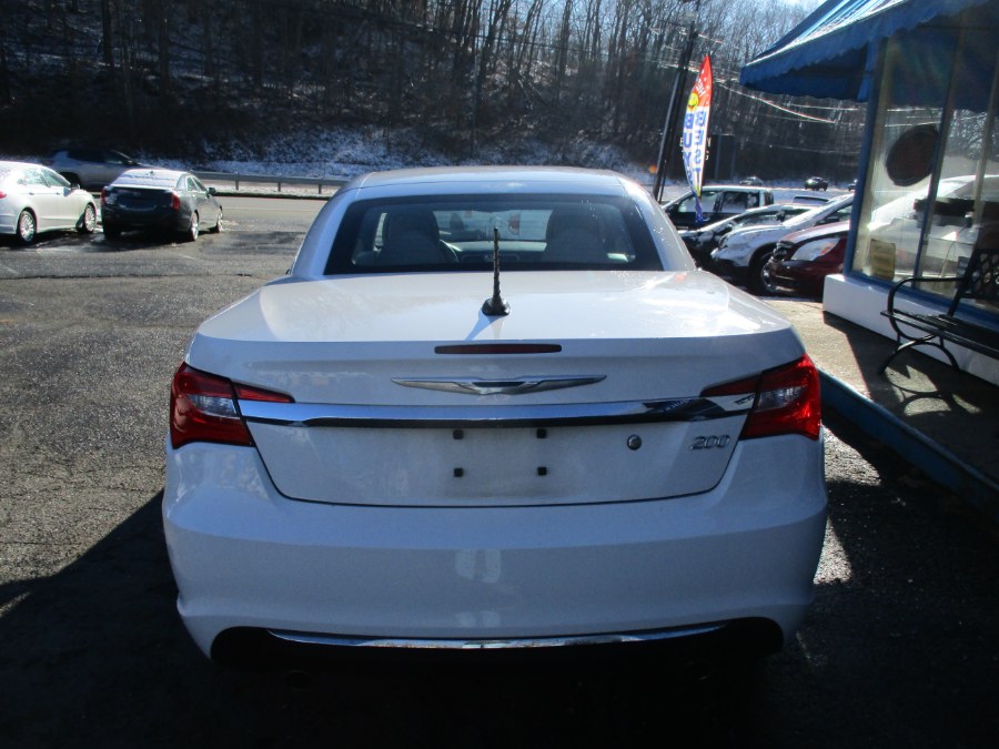 2013 Chrysler 200 2dr Conv Limited, available for sale in Meriden, Connecticut | Cos Central Auto. Meriden, Connecticut 2013 Chrysler 200 2dr Conv Limited, available for sale in Meriden, Connecticut | Cos Central Auto. Meriden, Connecticut