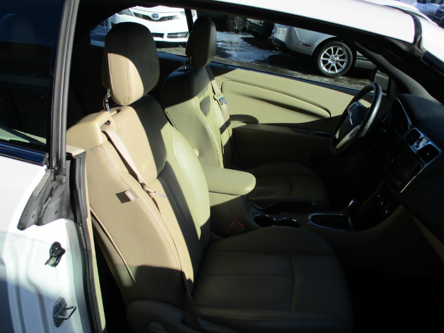 2013 Chrysler 200 2dr Conv Limited, available for sale in Meriden, Connecticut | Cos Central Auto. Meriden, Connecticut 2013 Chrysler 200 2dr Conv Limited, available for sale in Meriden, Connecticut | Cos Central Auto. Meriden, Connecticut