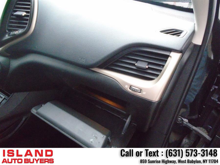2014 Jeep Cherokee Latitude 4x4 4dr SUV, available for sale in West Babylon, New York | Island Auto Buyers. West Babylon, New York 2014 Jeep Cherokee Latitude 4x4 4dr SUV, available for sale in West Babylon, New York | Island Auto Buyers. West Babylon, New York