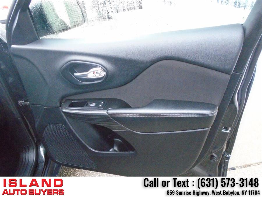 2014 Jeep Cherokee Latitude 4x4 4dr SUV, available for sale in West Babylon, New York | Island Auto Buyers. West Babylon, New York 2014 Jeep Cherokee Latitude 4x4 4dr SUV, available for sale in West Babylon, New York | Island Auto Buyers. West Babylon, New York