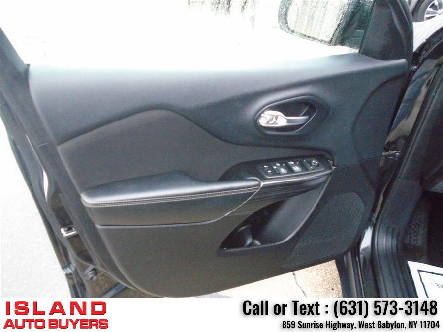 2014 Jeep Cherokee Latitude 4x4 4dr SUV, available for sale in West Babylon, New York | Island Auto Buyers. West Babylon, New York 2014 Jeep Cherokee Latitude 4x4 4dr SUV, available for sale in West Babylon, New York | Island Auto Buyers. West Babylon, New York