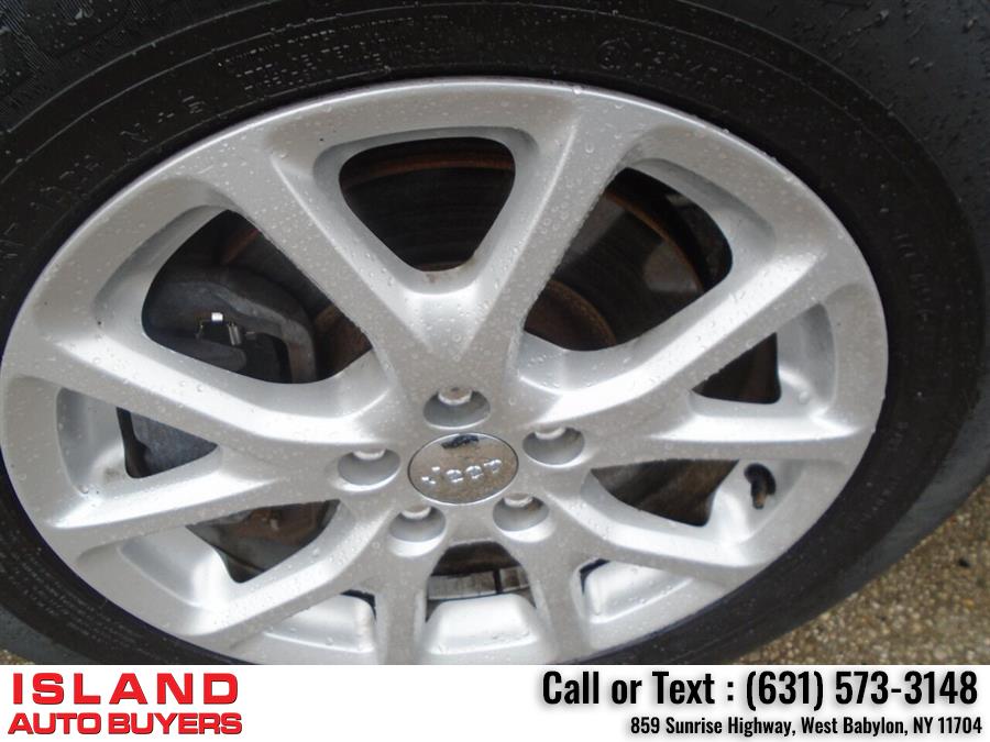 2014 Jeep Cherokee Latitude 4x4 4dr SUV, available for sale in West Babylon, New York | Island Auto Buyers. West Babylon, New York 2014 Jeep Cherokee Latitude 4x4 4dr SUV, available for sale in West Babylon, New York | Island Auto Buyers. West Babylon, New York