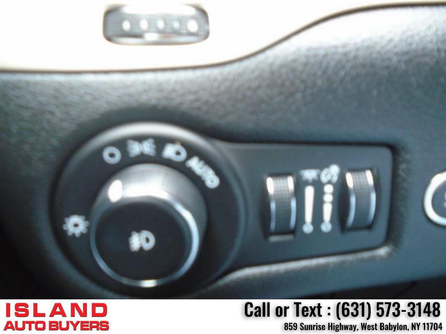 2014 Jeep Cherokee Latitude 4x4 4dr SUV, available for sale in West Babylon, New York | Island Auto Buyers. West Babylon, New York 2014 Jeep Cherokee Latitude 4x4 4dr SUV, available for sale in West Babylon, New York | Island Auto Buyers. West Babylon, New York