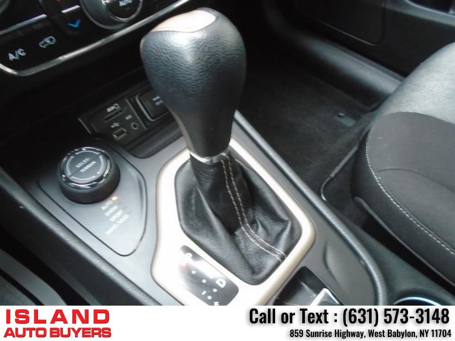 2014 Jeep Cherokee Latitude 4x4 4dr SUV, available for sale in West Babylon, New York | Island Auto Buyers. West Babylon, New York 2014 Jeep Cherokee Latitude 4x4 4dr SUV, available for sale in West Babylon, New York | Island Auto Buyers. West Babylon, New York