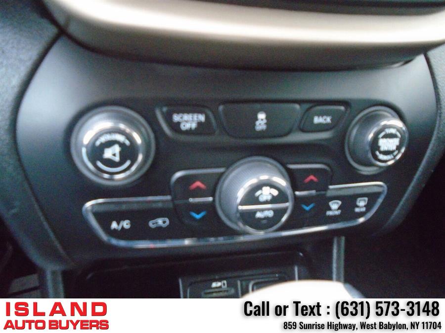 2014 Jeep Cherokee Latitude 4x4 4dr SUV, available for sale in West Babylon, New York | Island Auto Buyers. West Babylon, New York 2014 Jeep Cherokee Latitude 4x4 4dr SUV, available for sale in West Babylon, New York | Island Auto Buyers. West Babylon, New York