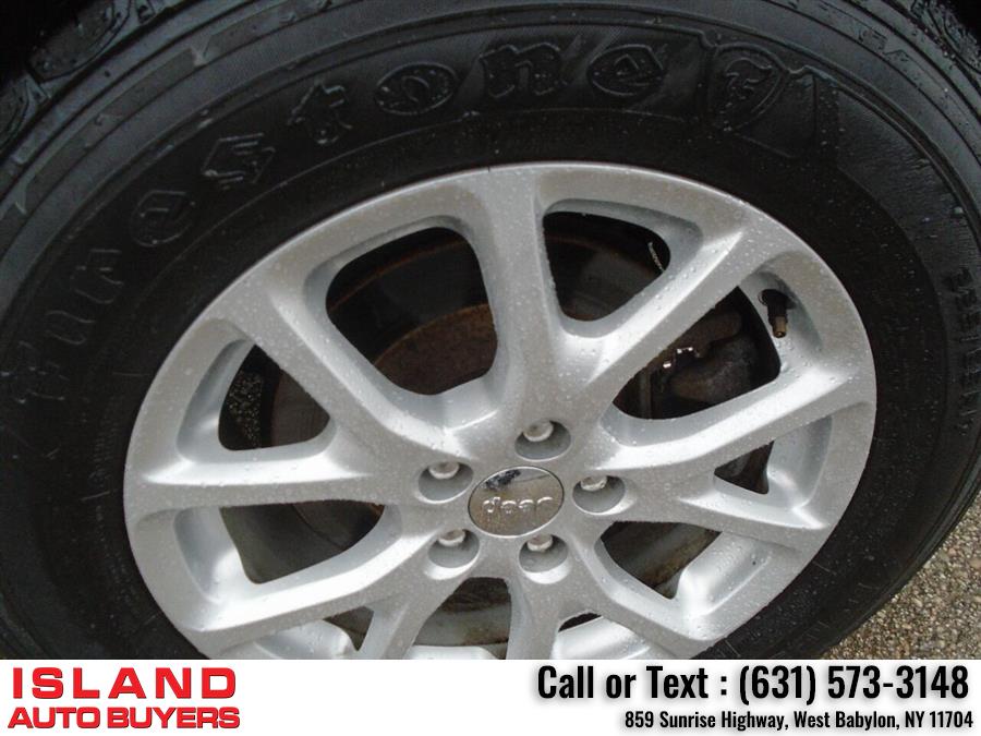 2014 Jeep Cherokee Latitude 4x4 4dr SUV, available for sale in West Babylon, New York | Island Auto Buyers. West Babylon, New York 2014 Jeep Cherokee Latitude 4x4 4dr SUV, available for sale in West Babylon, New York | Island Auto Buyers. West Babylon, New York