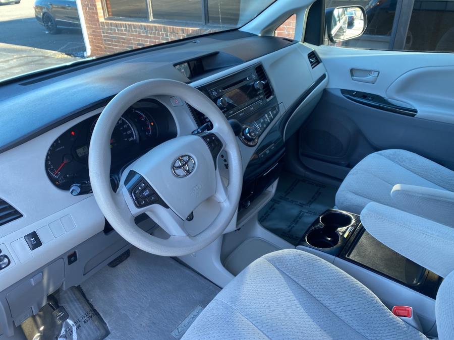 Used Toyota Sienna 5dr 7-Pass Van V6 LE FWD 2013 | Newfield Auto Sales. Middletown, Connecticut Used Toyota Sienna 5dr 7-Pass Van V6 LE FWD 2013 | Newfield Auto Sales. Middletown, Connecticut