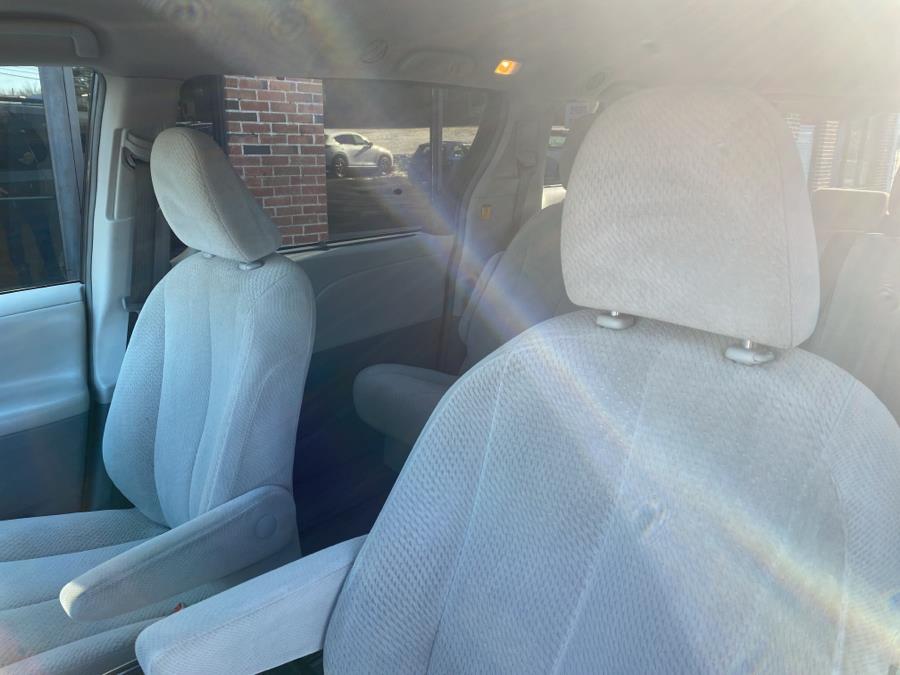 Used Toyota Sienna 5dr 7-Pass Van V6 LE FWD 2013 | Newfield Auto Sales. Middletown, Connecticut Used Toyota Sienna 5dr 7-Pass Van V6 LE FWD 2013 | Newfield Auto Sales. Middletown, Connecticut