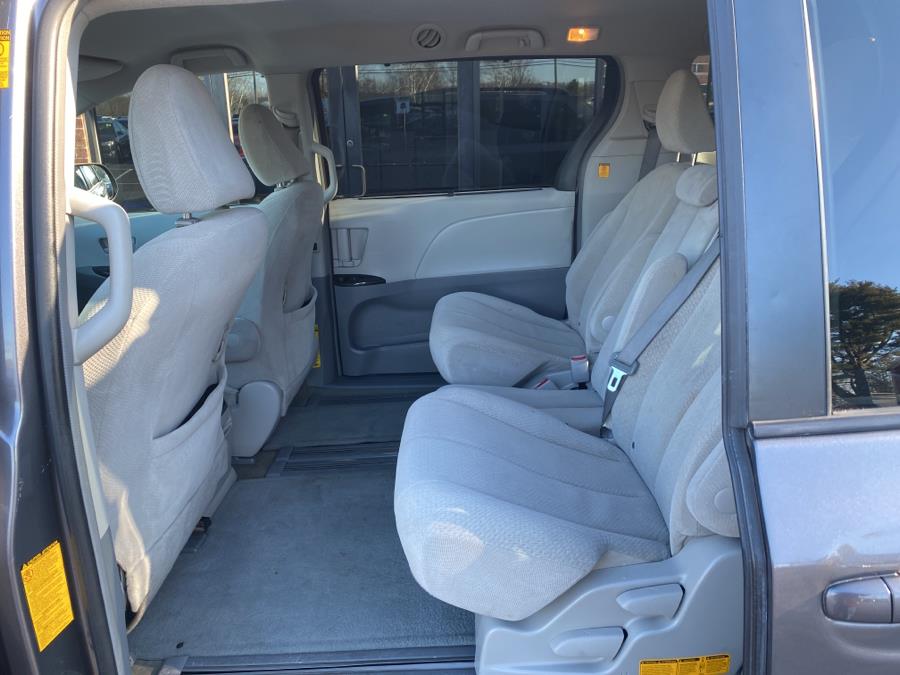 Used Toyota Sienna 5dr 7-Pass Van V6 LE FWD 2013 | Newfield Auto Sales. Middletown, Connecticut Used Toyota Sienna 5dr 7-Pass Van V6 LE FWD 2013 | Newfield Auto Sales. Middletown, Connecticut