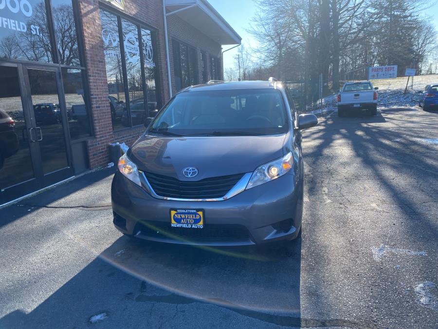 Used Toyota Sienna 5dr 7-Pass Van V6 LE FWD 2013 | Newfield Auto Sales. Middletown, Connecticut