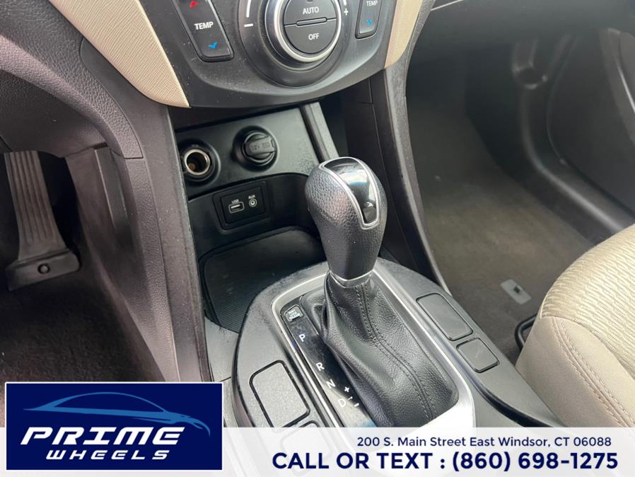 Used Hyundai Santa Fe SE 3.3L Auto AWD 2017 | Prime Wheels. East Windsor, Connecticut Used Hyundai Santa Fe SE 3.3L Auto AWD 2017 | Prime Wheels. East Windsor, Connecticut