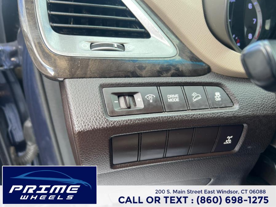 Used Hyundai Santa Fe SE 3.3L Auto AWD 2017 | Prime Wheels. East Windsor, Connecticut Used Hyundai Santa Fe SE 3.3L Auto AWD 2017 | Prime Wheels. East Windsor, Connecticut