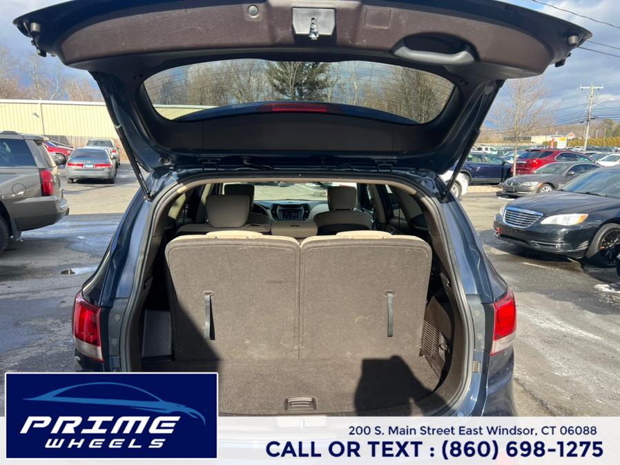 Used Hyundai Santa Fe SE 3.3L Auto AWD 2017 | Prime Wheels. East Windsor, Connecticut Used Hyundai Santa Fe SE 3.3L Auto AWD 2017 | Prime Wheels. East Windsor, Connecticut