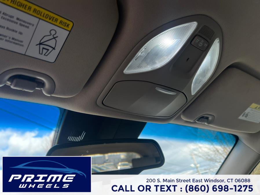 Used Hyundai Santa Fe SE 3.3L Auto AWD 2017 | Prime Wheels. East Windsor, Connecticut Used Hyundai Santa Fe SE 3.3L Auto AWD 2017 | Prime Wheels. East Windsor, Connecticut