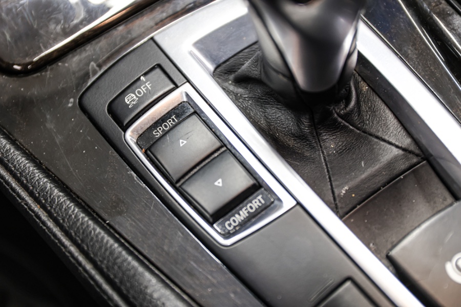 2016 BMW 5 Series 4dr Sdn 528i xDrive AWD, available for sale in ELMONT, New York | 26 Motors Long Island. ELMONT, New York 2016 BMW 5 Series 4dr Sdn 528i xDrive AWD, available for sale in ELMONT, New York | 26 Motors Long Island. ELMONT, New York