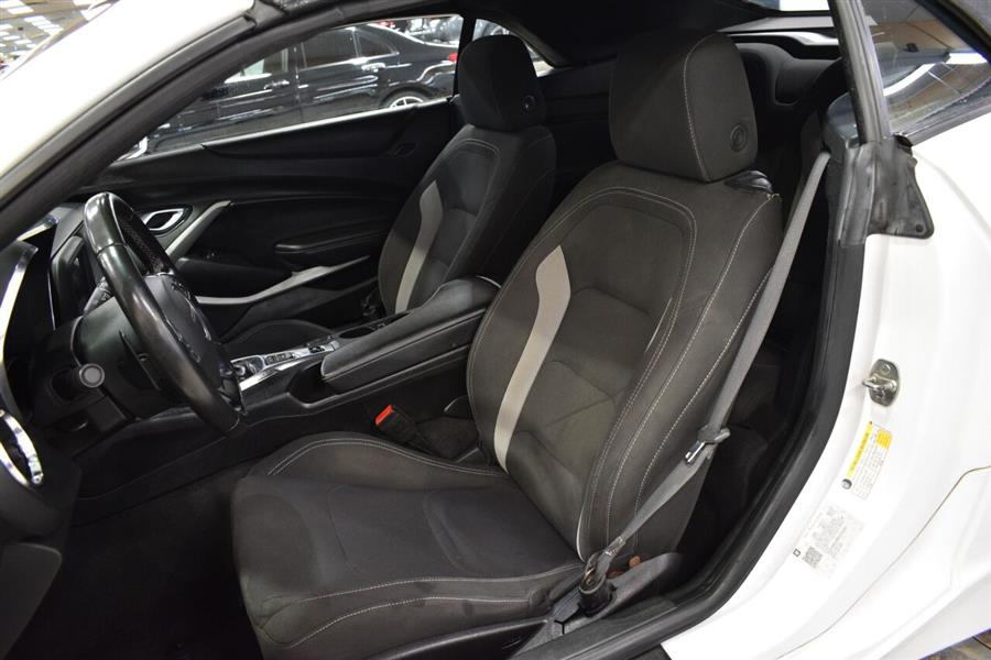 2019 Chevrolet Camaro LT 2dr Convertible w/1LT, available for sale in Great Neck, New York | Camy Cars. Great Neck, New York 2019 Chevrolet Camaro LT 2dr Convertible w/1LT, available for sale in Great Neck, New York | Camy Cars. Great Neck, New York