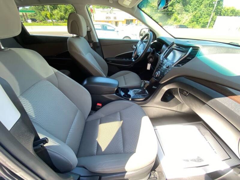 2017 Hyundai Santa Fe SE 3.3L Auto, available for sale in Bloomingdale, New Jersey | Bloomingdale Auto Group. Bloomingdale, New Jersey 2017 Hyundai Santa Fe SE 3.3L Auto, available for sale in Bloomingdale, New Jersey | Bloomingdale Auto Group. Bloomingdale, New Jersey