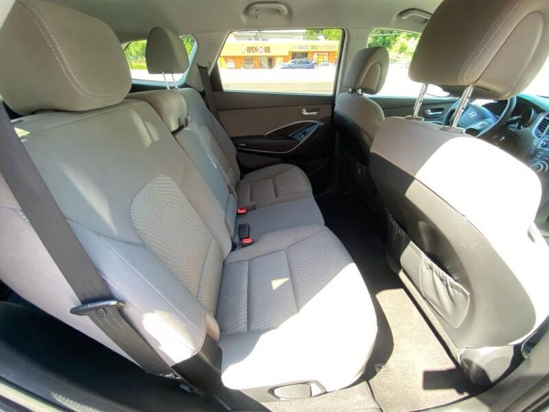 2017 Hyundai Santa Fe SE 3.3L Auto, available for sale in Bloomingdale, New Jersey | Bloomingdale Auto Group. Bloomingdale, New Jersey 2017 Hyundai Santa Fe SE 3.3L Auto, available for sale in Bloomingdale, New Jersey | Bloomingdale Auto Group. Bloomingdale, New Jersey