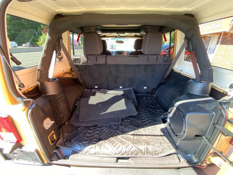 2013 Jeep Wrangler Unlimited 4WD 4dr Sahara, available for sale in Bloomingdale, New Jersey | Bloomingdale Auto Group. Bloomingdale, New Jersey 2013 Jeep Wrangler Unlimited 4WD 4dr Sahara, available for sale in Bloomingdale, New Jersey | Bloomingdale Auto Group. Bloomingdale, New Jersey