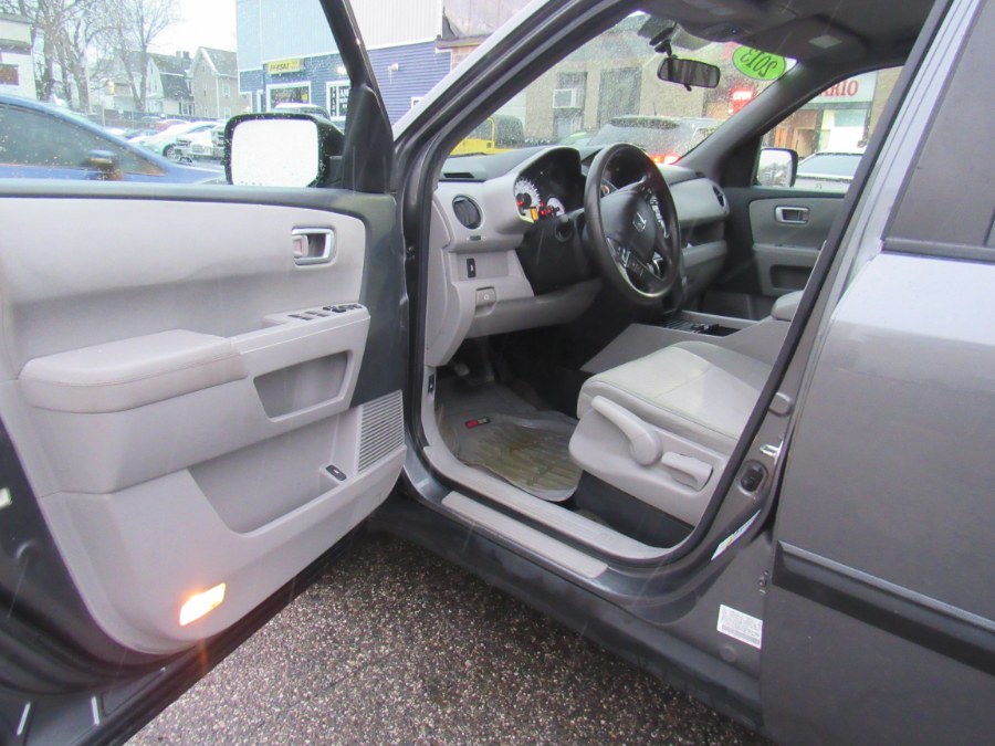 2013 Honda Pilot LX, available for sale in Worcester, Massachusetts | Hilario's Auto Sales Inc.. Worcester, Massachusetts 2013 Honda Pilot LX, available for sale in Worcester, Massachusetts | Hilario's Auto Sales Inc.. Worcester, Massachusetts