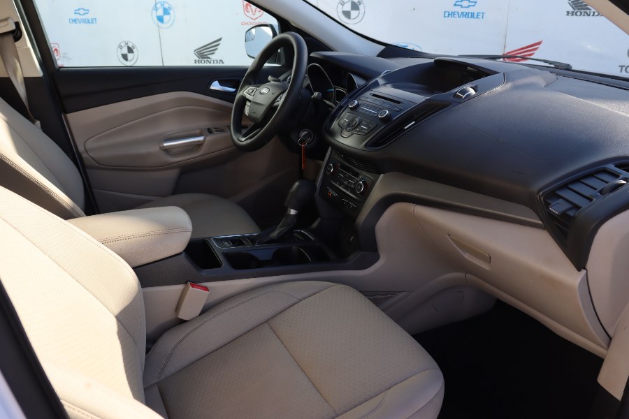 2017 Ford Escape SE FWD, available for sale in Santa Ana, California | Auto Max Of Santa Ana. Santa Ana, California 2017 Ford Escape SE FWD, available for sale in Santa Ana, California | Auto Max Of Santa Ana. Santa Ana, California