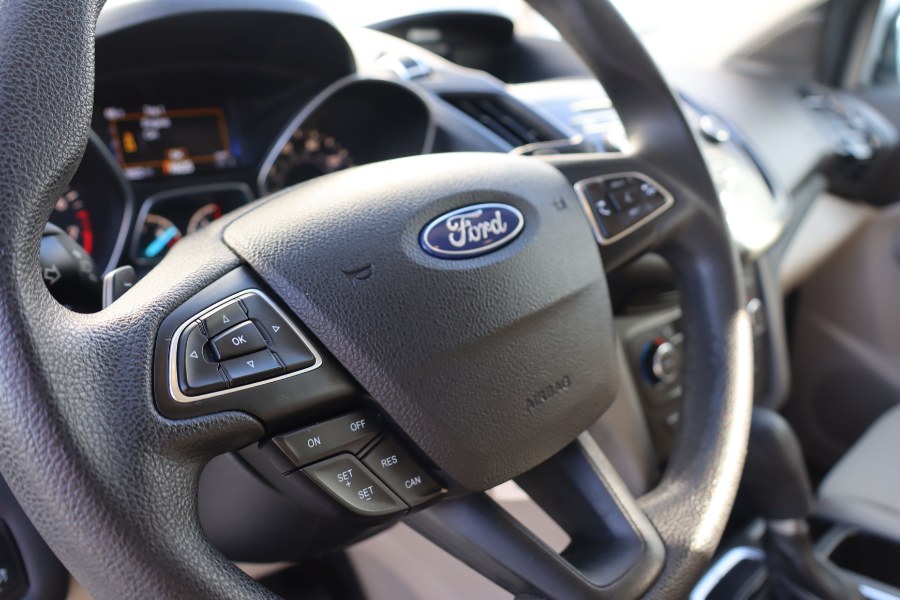 2017 Ford Escape SE FWD, available for sale in Santa Ana, California | Auto Max Of Santa Ana. Santa Ana, California 2017 Ford Escape SE FWD, available for sale in Santa Ana, California | Auto Max Of Santa Ana. Santa Ana, California