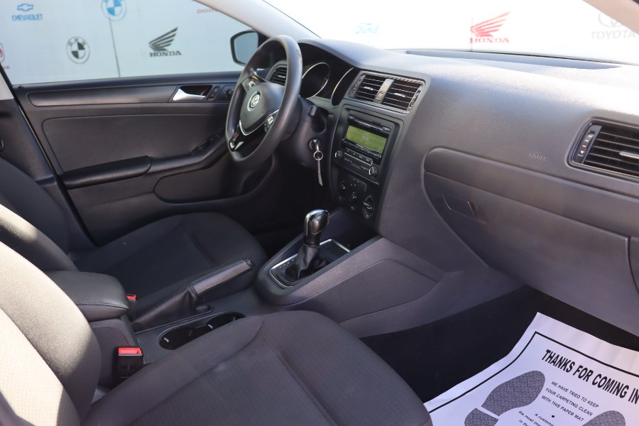 2015 Volkswagen Jetta Sedan 4dr Auto 2.0L S, available for sale in Santa Ana, California | Auto Max Of Santa Ana. Santa Ana, California 2015 Volkswagen Jetta Sedan 4dr Auto 2.0L S, available for sale in Santa Ana, California | Auto Max Of Santa Ana. Santa Ana, California