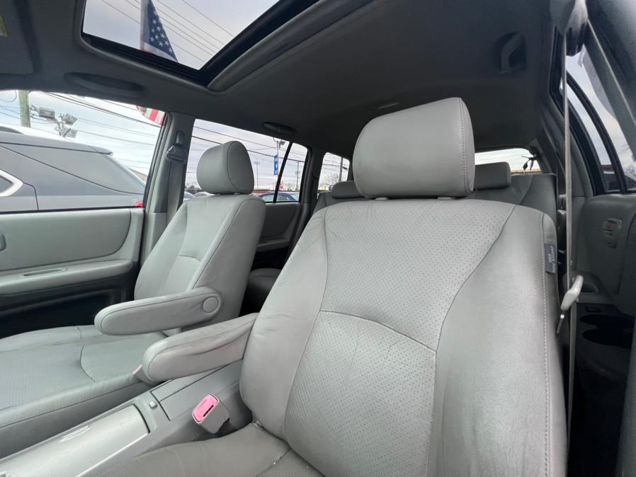 2005 Toyota Highlander 4dr V6 4WD Limited w/3rd Row, available for sale in Lodi, New Jersey | Route 46 Auto Sales Inc. Lodi, New Jersey 2005 Toyota Highlander 4dr V6 4WD Limited w/3rd Row, available for sale in Lodi, New Jersey | Route 46 Auto Sales Inc. Lodi, New Jersey