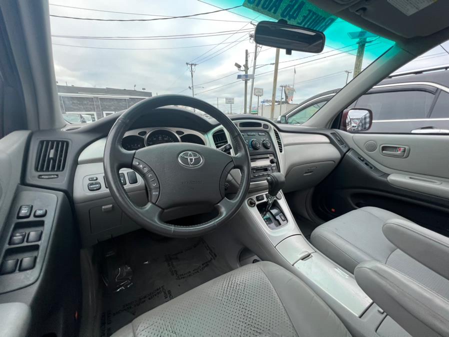 2005 Toyota Highlander 4dr V6 4WD Limited w/3rd Row, available for sale in Lodi, New Jersey | Route 46 Auto Sales Inc. Lodi, New Jersey 2005 Toyota Highlander 4dr V6 4WD Limited w/3rd Row, available for sale in Lodi, New Jersey | Route 46 Auto Sales Inc. Lodi, New Jersey