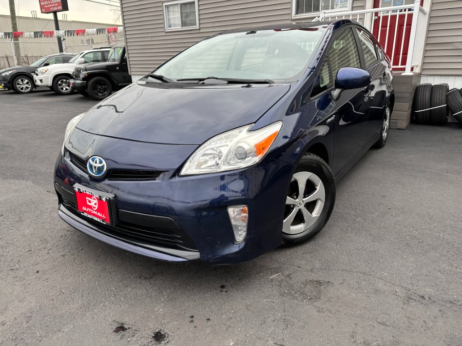 Used Toyota Prius 5dr HB Two (Natl) 2014 | DZ Automall. Paterson, New Jersey
