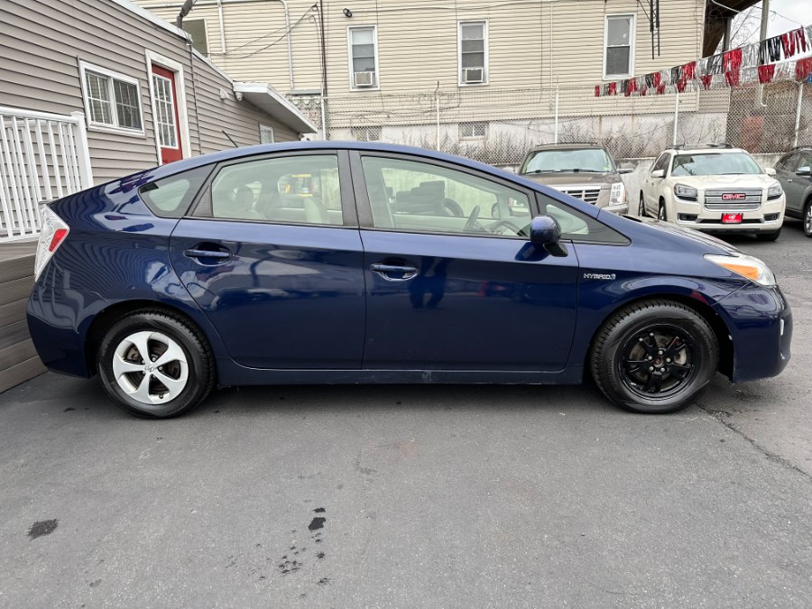 Used Toyota Prius 5dr HB Two (Natl) 2014 | DZ Automall. Paterson, New Jersey