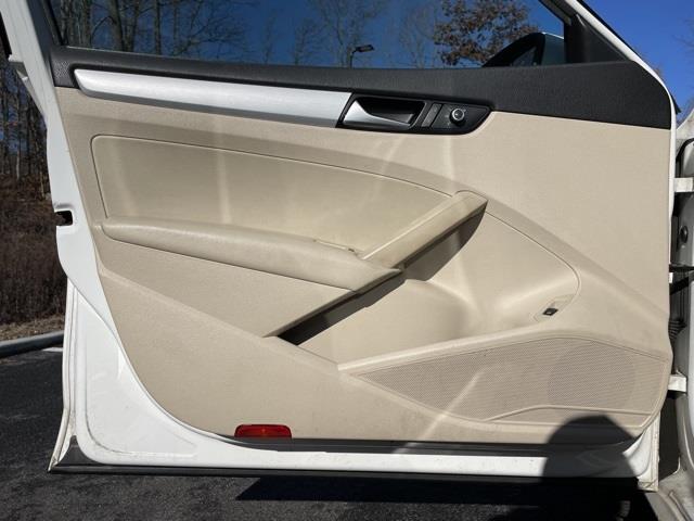 2012 Volkswagen Passat 2.5 SE, available for sale in Brookfield, Connecticut | Blasius Federal Road. Brookfield, Connecticut 2012 Volkswagen Passat 2.5 SE, available for sale in Brookfield, Connecticut | Blasius Federal Road. Brookfield, Connecticut