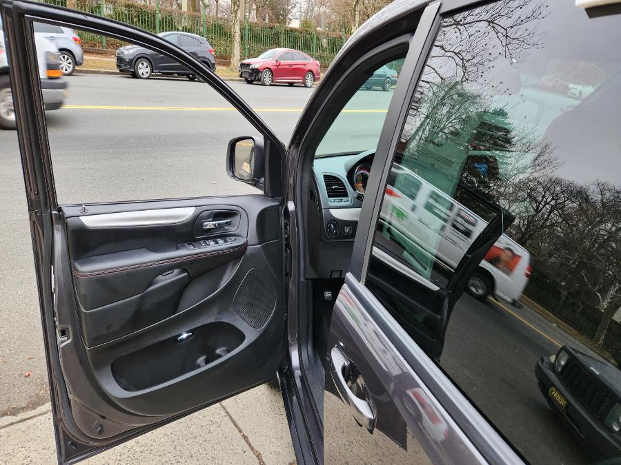 2019 Dodge Grand Caravan GT Wagon, available for sale in Newark, New Jersey | Champion Of Newark. Newark, New Jersey 2019 Dodge Grand Caravan GT Wagon, available for sale in Newark, New Jersey | Champion Of Newark. Newark, New Jersey