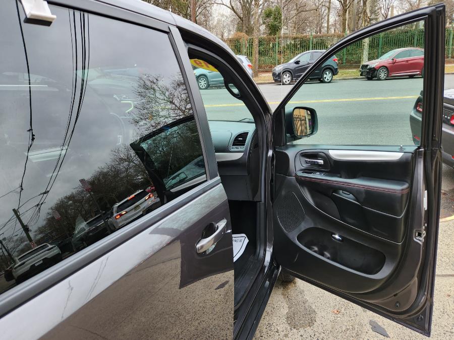 2019 Dodge Grand Caravan GT Wagon, available for sale in Newark, New Jersey | Champion Of Newark. Newark, New Jersey 2019 Dodge Grand Caravan GT Wagon, available for sale in Newark, New Jersey | Champion Of Newark. Newark, New Jersey