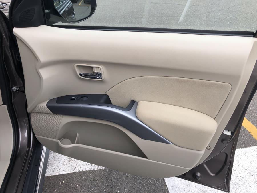 2012 Mitsubishi Outlander 4WD 4dr SE, available for sale in Waterbury, Connecticut | National Auto Brokers, Inc.. Waterbury, Connecticut 2012 Mitsubishi Outlander 4WD 4dr SE, available for sale in Waterbury, Connecticut | National Auto Brokers, Inc.. Waterbury, Connecticut
