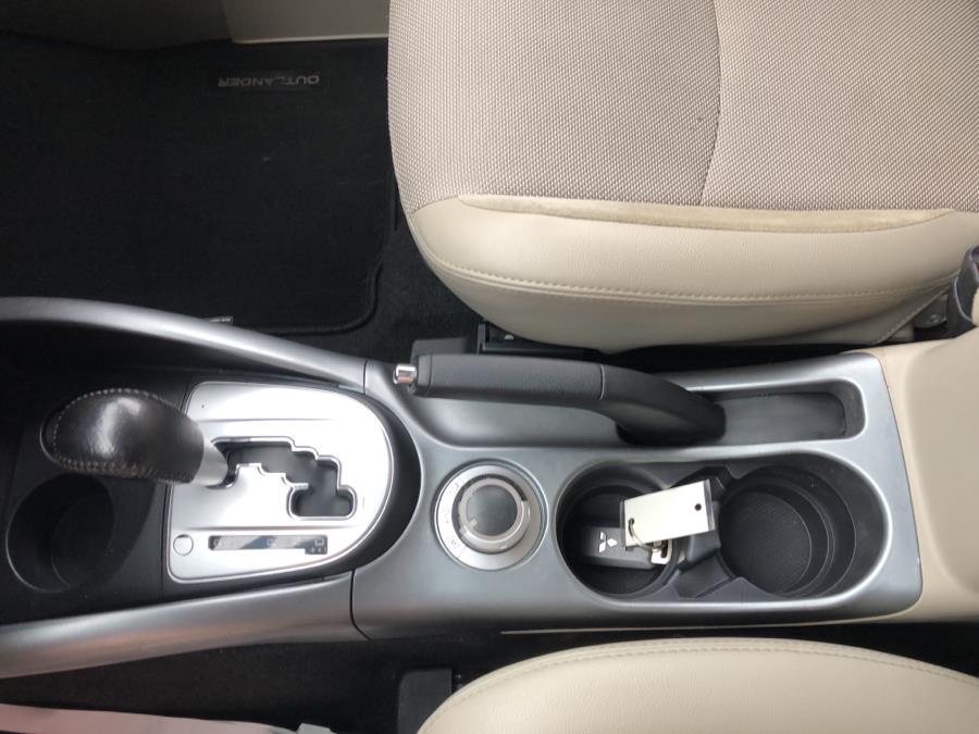 2012 Mitsubishi Outlander 4WD 4dr SE, available for sale in Waterbury, Connecticut | National Auto Brokers, Inc.. Waterbury, Connecticut 2012 Mitsubishi Outlander 4WD 4dr SE, available for sale in Waterbury, Connecticut | National Auto Brokers, Inc.. Waterbury, Connecticut