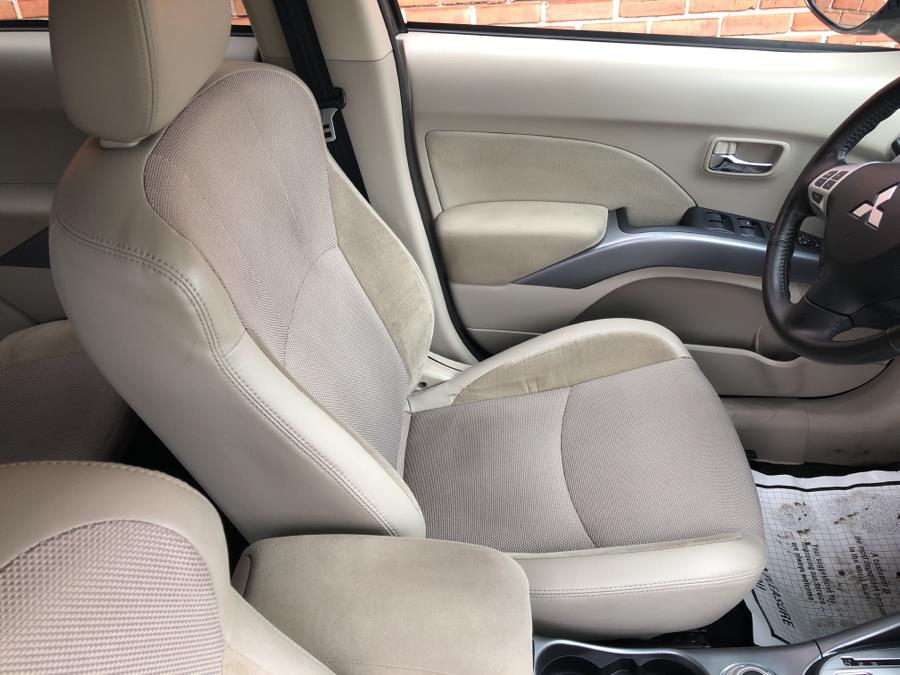 2012 Mitsubishi Outlander 4WD 4dr SE, available for sale in Waterbury, Connecticut | National Auto Brokers, Inc.. Waterbury, Connecticut 2012 Mitsubishi Outlander 4WD 4dr SE, available for sale in Waterbury, Connecticut | National Auto Brokers, Inc.. Waterbury, Connecticut