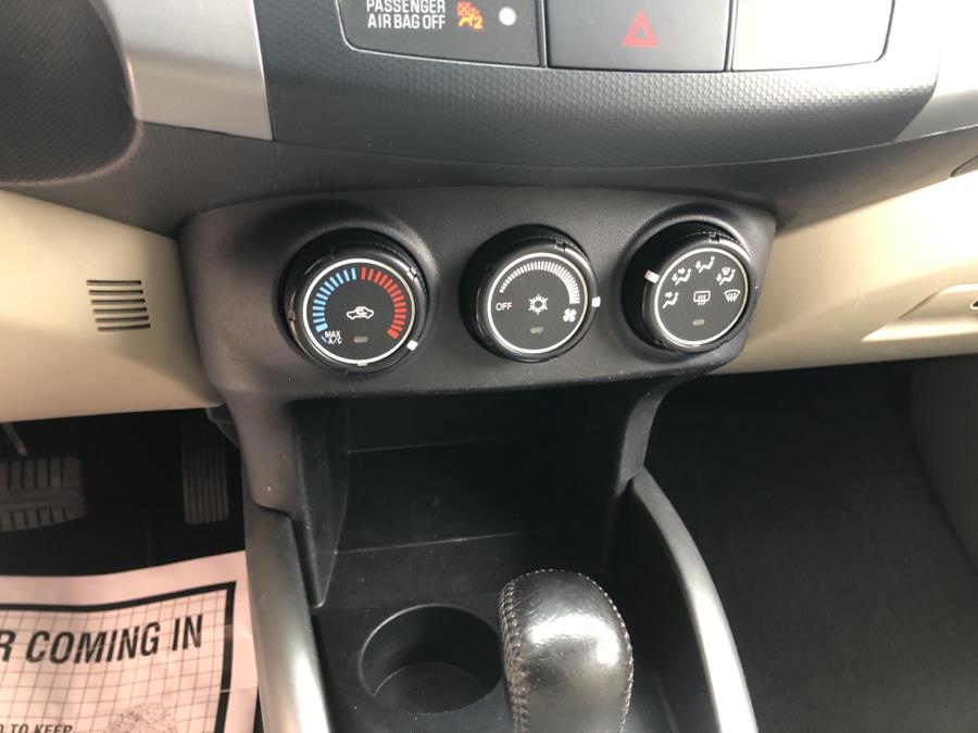 2012 Mitsubishi Outlander 4WD 4dr SE, available for sale in Waterbury, Connecticut | National Auto Brokers, Inc.. Waterbury, Connecticut 2012 Mitsubishi Outlander 4WD 4dr SE, available for sale in Waterbury, Connecticut | National Auto Brokers, Inc.. Waterbury, Connecticut