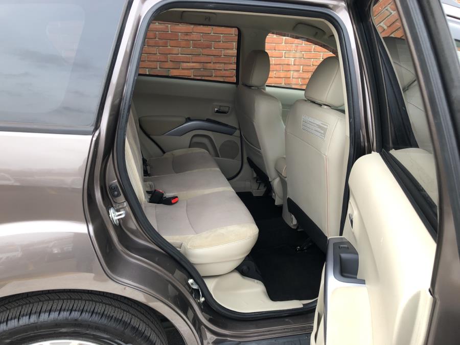 2012 Mitsubishi Outlander 4WD 4dr SE, available for sale in Waterbury, Connecticut | National Auto Brokers, Inc.. Waterbury, Connecticut 2012 Mitsubishi Outlander 4WD 4dr SE, available for sale in Waterbury, Connecticut | National Auto Brokers, Inc.. Waterbury, Connecticut
