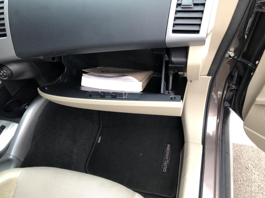 2012 Mitsubishi Outlander 4WD 4dr SE, available for sale in Waterbury, Connecticut | National Auto Brokers, Inc.. Waterbury, Connecticut 2012 Mitsubishi Outlander 4WD 4dr SE, available for sale in Waterbury, Connecticut | National Auto Brokers, Inc.. Waterbury, Connecticut