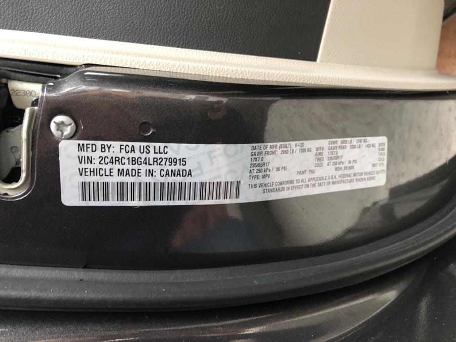 2020 Chrysler Pacifica Touring L FWD, available for sale in Waterbury, Connecticut | National Auto Brokers, Inc.. Waterbury, Connecticut 2020 Chrysler Pacifica Touring L FWD, available for sale in Waterbury, Connecticut | National Auto Brokers, Inc.. Waterbury, Connecticut