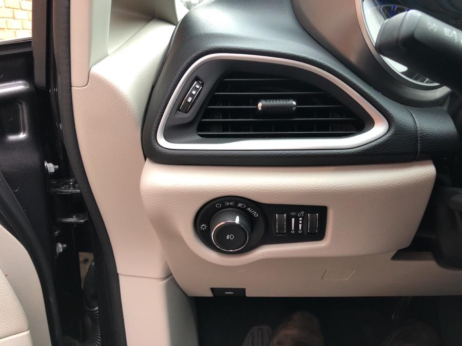 2020 Chrysler Pacifica Touring L FWD, available for sale in Waterbury, Connecticut | National Auto Brokers, Inc.. Waterbury, Connecticut 2020 Chrysler Pacifica Touring L FWD, available for sale in Waterbury, Connecticut | National Auto Brokers, Inc.. Waterbury, Connecticut